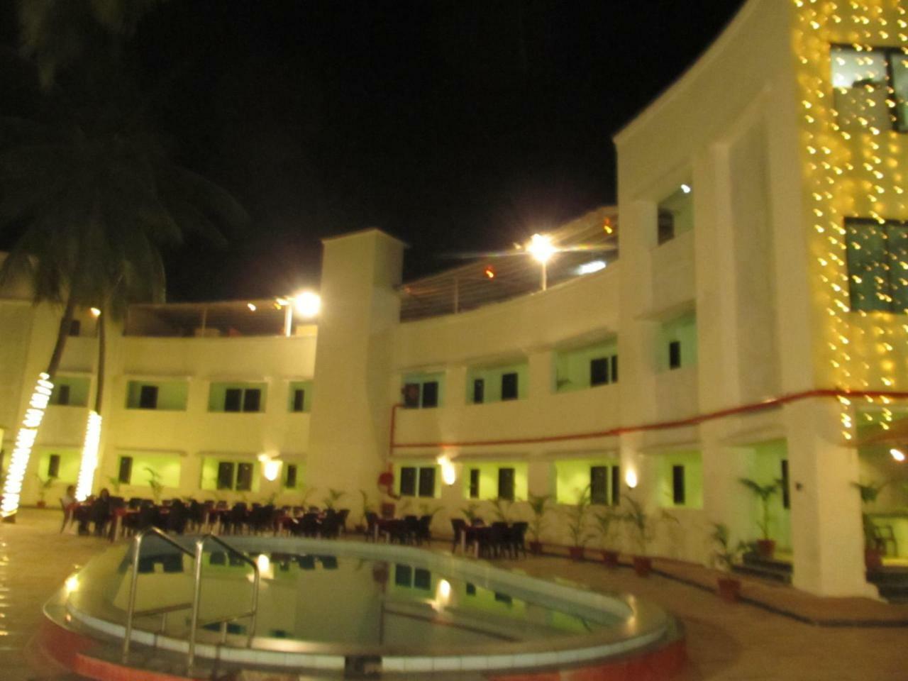Hotel Sea Rock Villa Daman Exterior photo